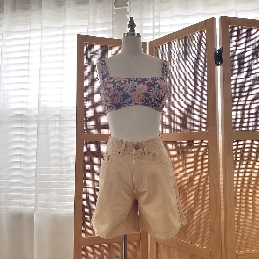 Vintage Y2K-style cream denim shorts - Picture 3 of 6